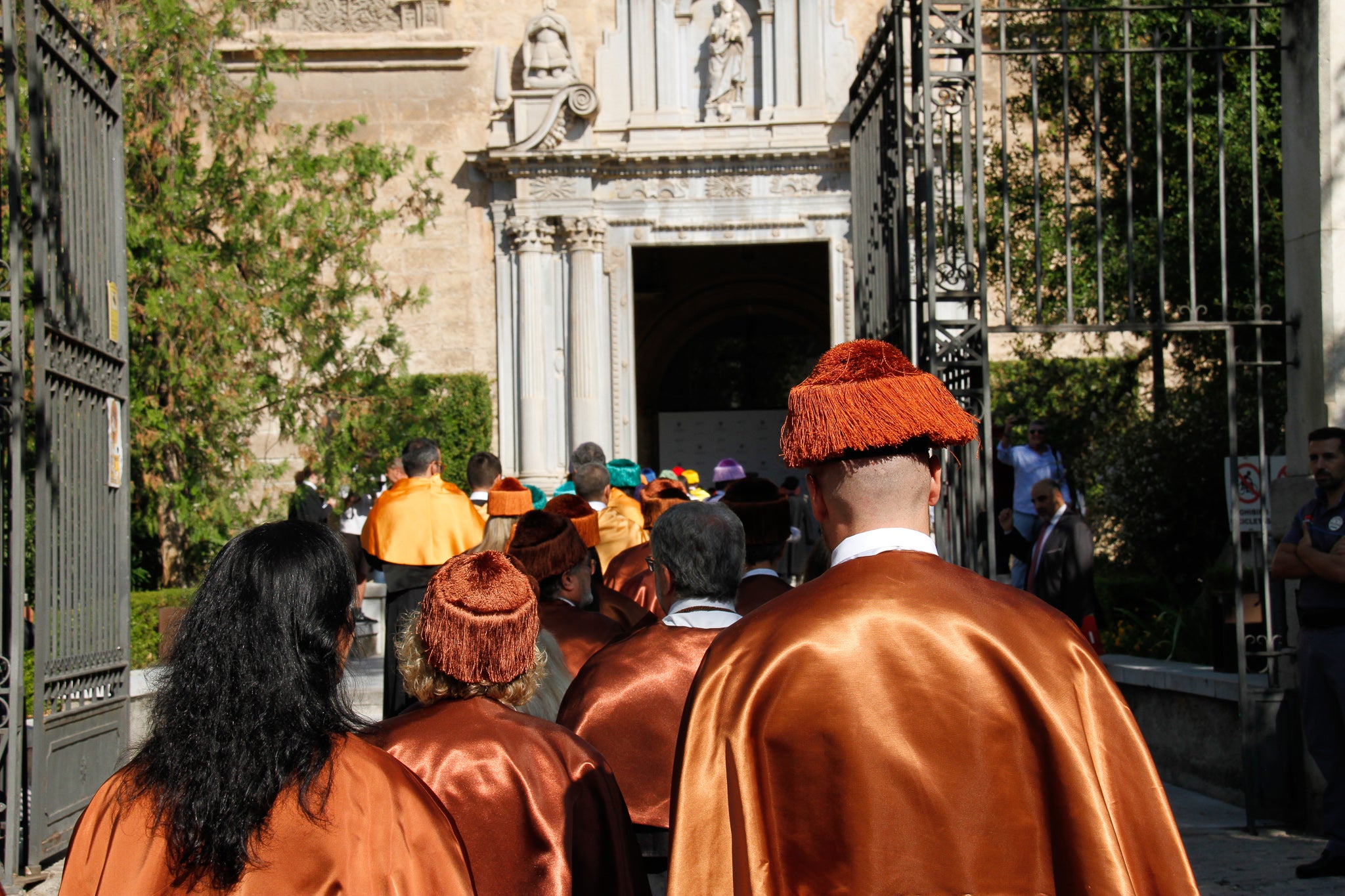 La rectora Pilar Aranda preside su última apertura de curso y recibe una emotiva ovación.