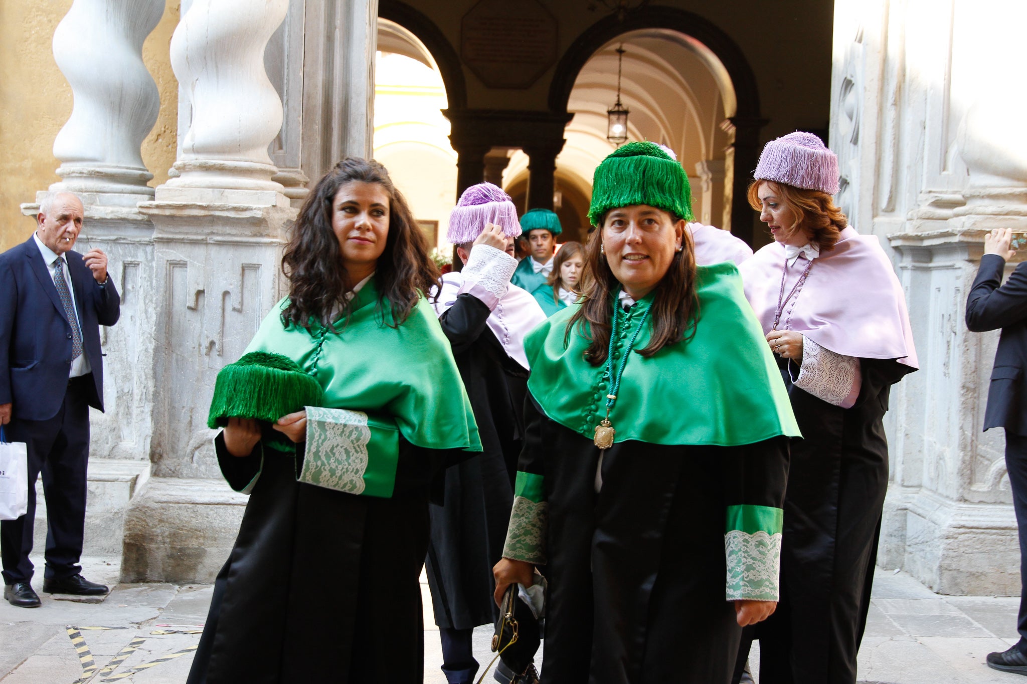 La rectora Pilar Aranda preside su última apertura de curso y recibe una emotiva ovación.