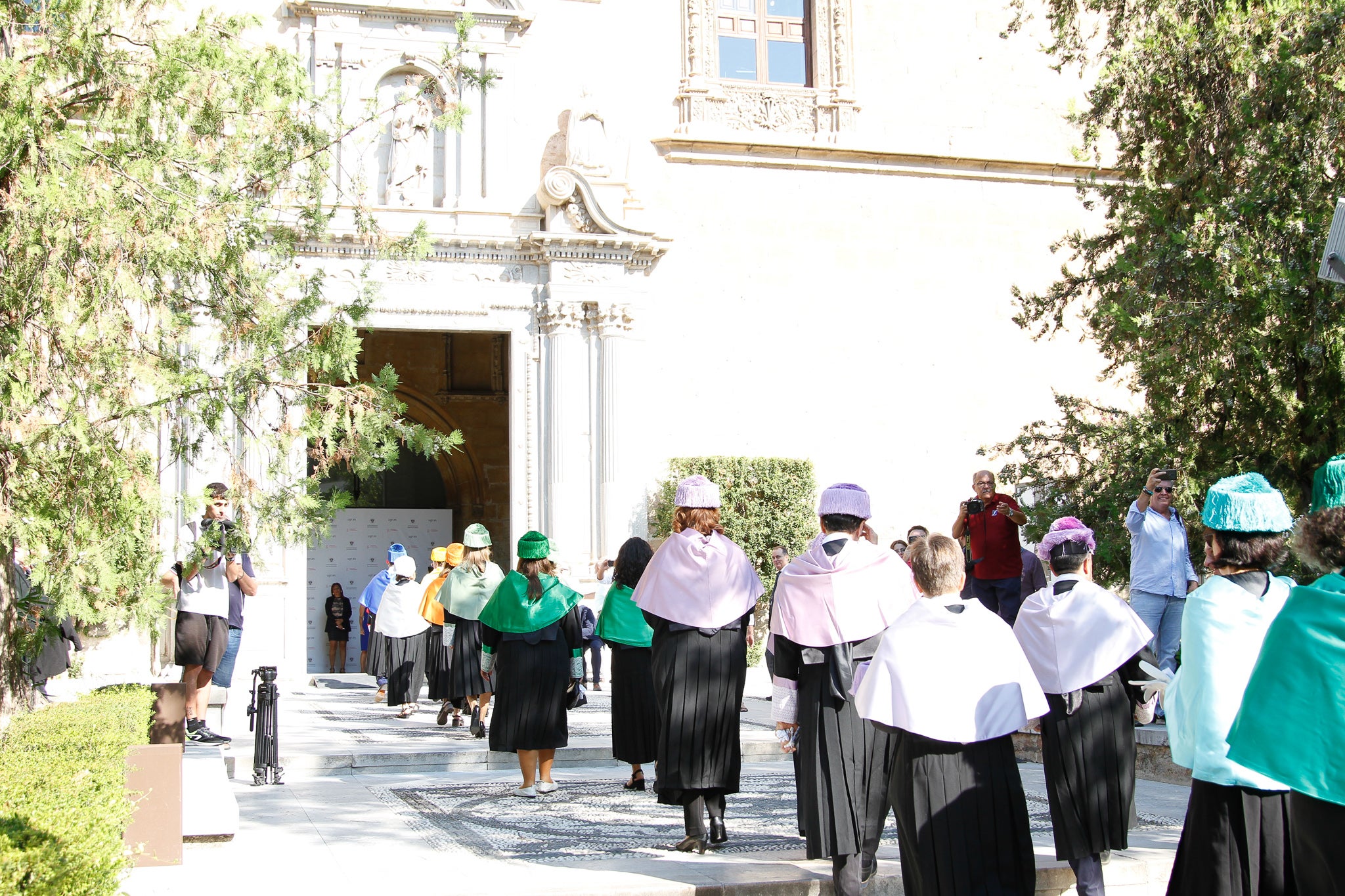 La rectora Pilar Aranda preside su última apertura de curso y recibe una emotiva ovación.