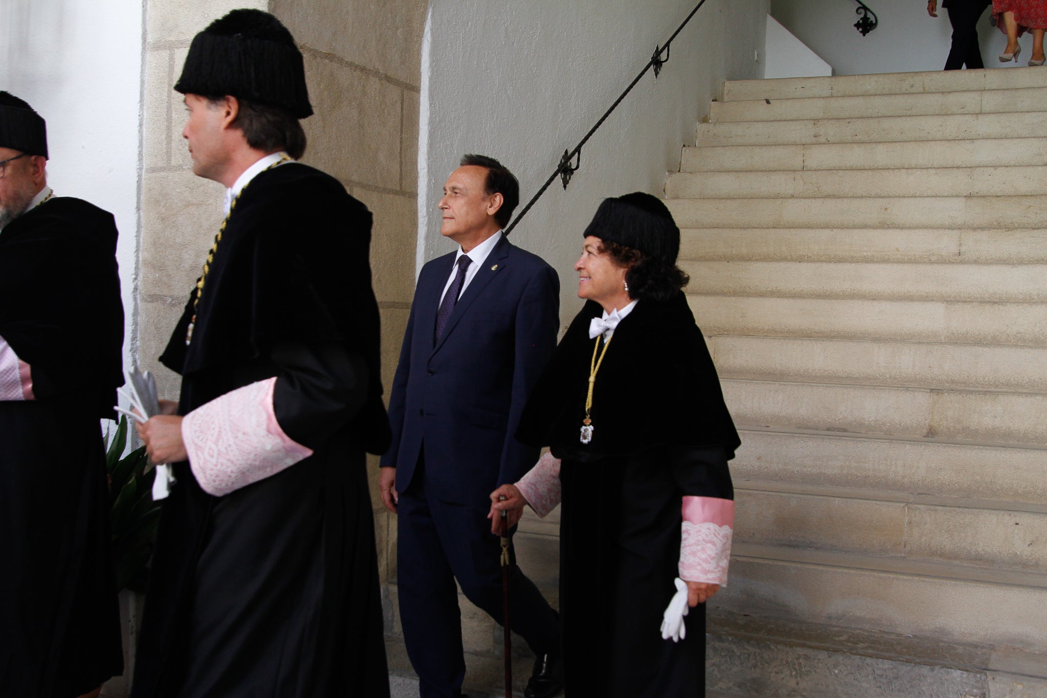 La rectora Pilar Aranda preside su última apertura de curso y recibe una emotiva ovación.