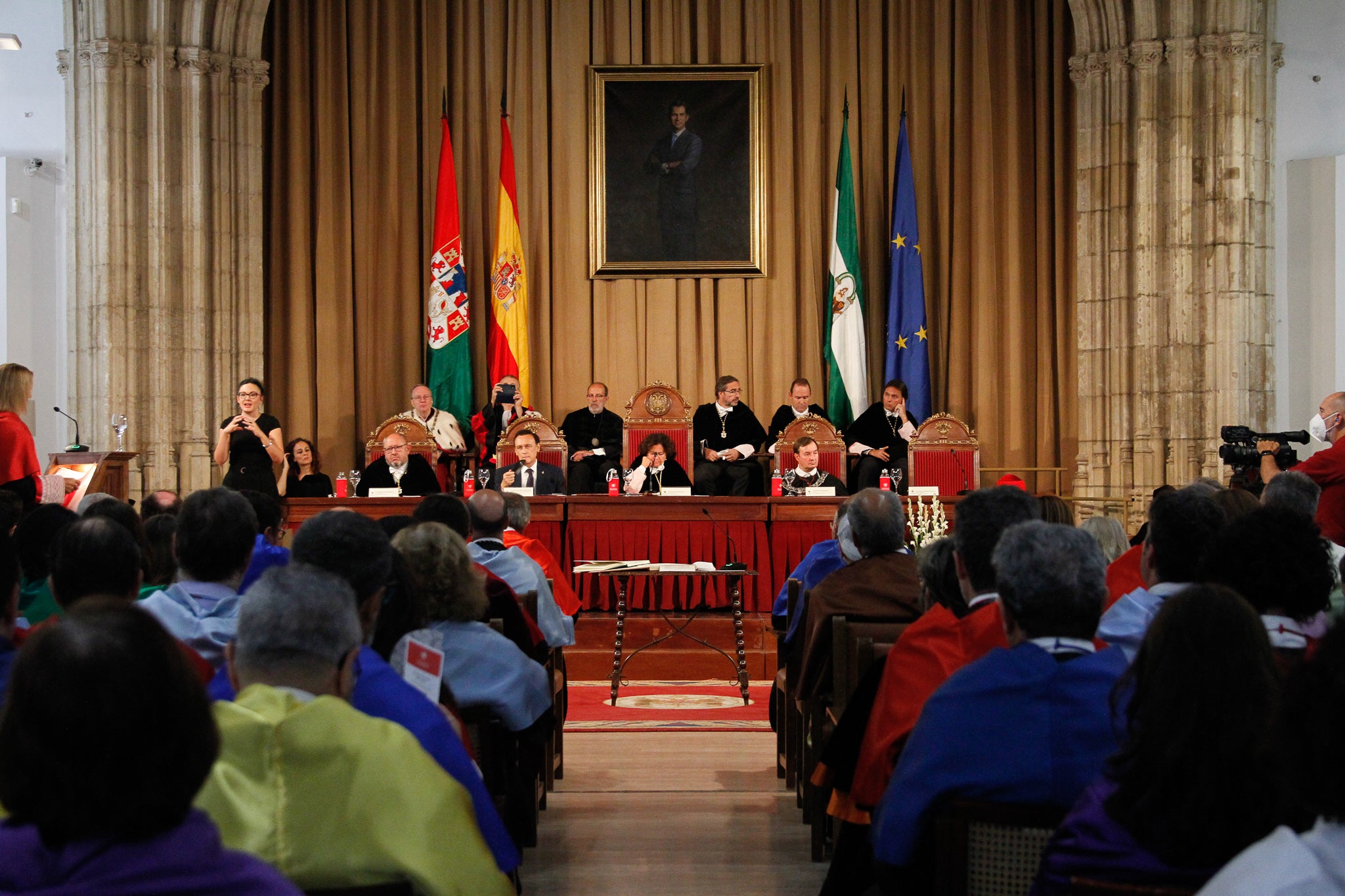 La rectora Pilar Aranda preside su última apertura de curso y recibe una emotiva ovación.