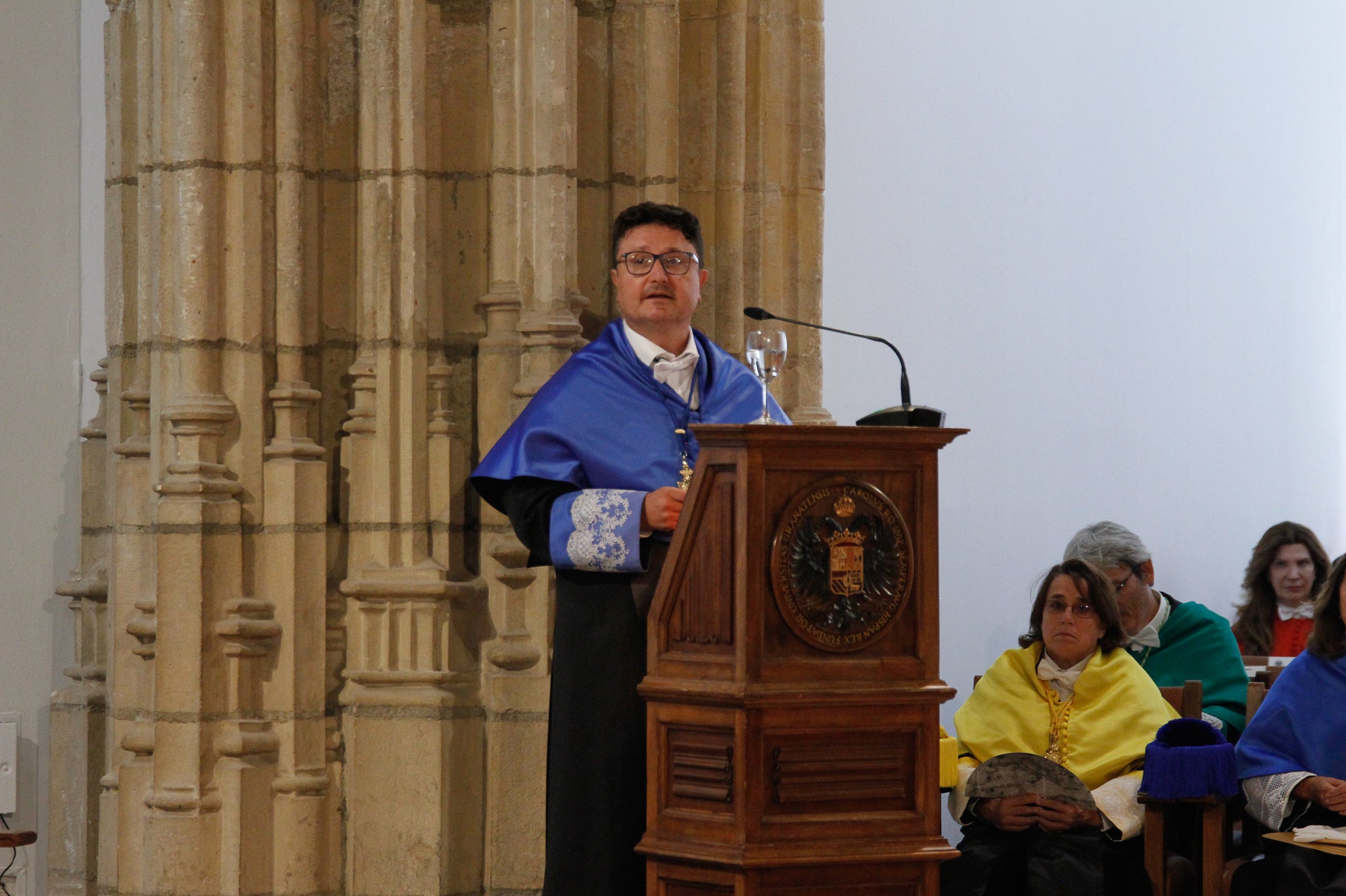 La rectora Pilar Aranda preside su última apertura de curso y recibe una emotiva ovación.