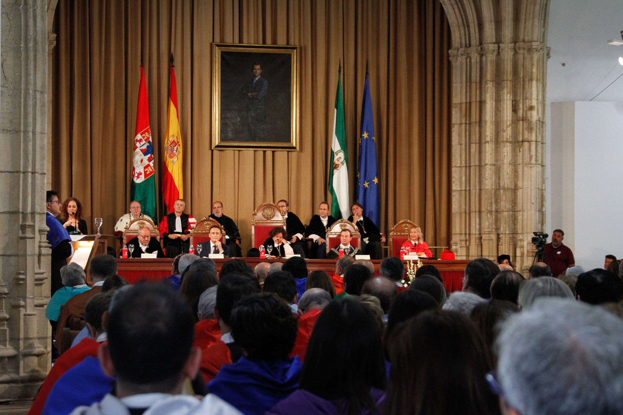 La rectora Pilar Aranda preside su última apertura de curso y recibe una emotiva ovación.