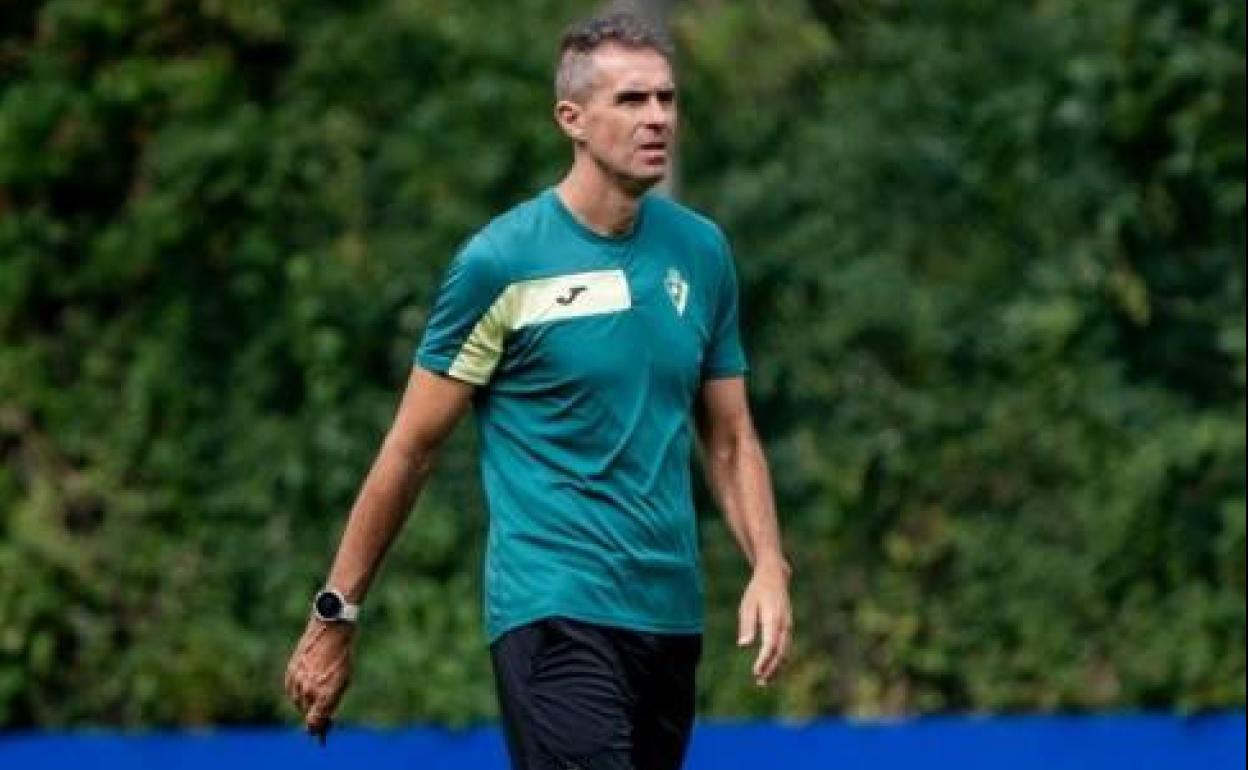 Gaizka Garitano, durante un entrenamiento esta semana. 