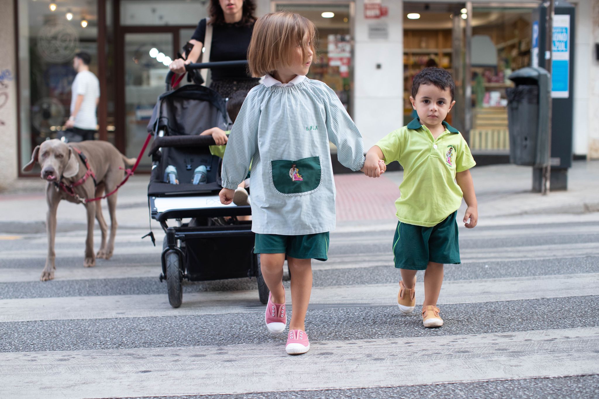 Casi 80.000 alumnos de Granada comienzan hoy las clases con una vuelta al cole tranquila