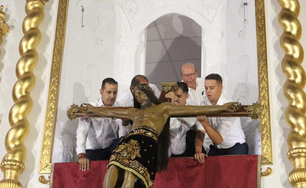 Imagen principal - Religión en Almería | El Santo Cristo del Bosque, 400 años de peregrinación en Bacares