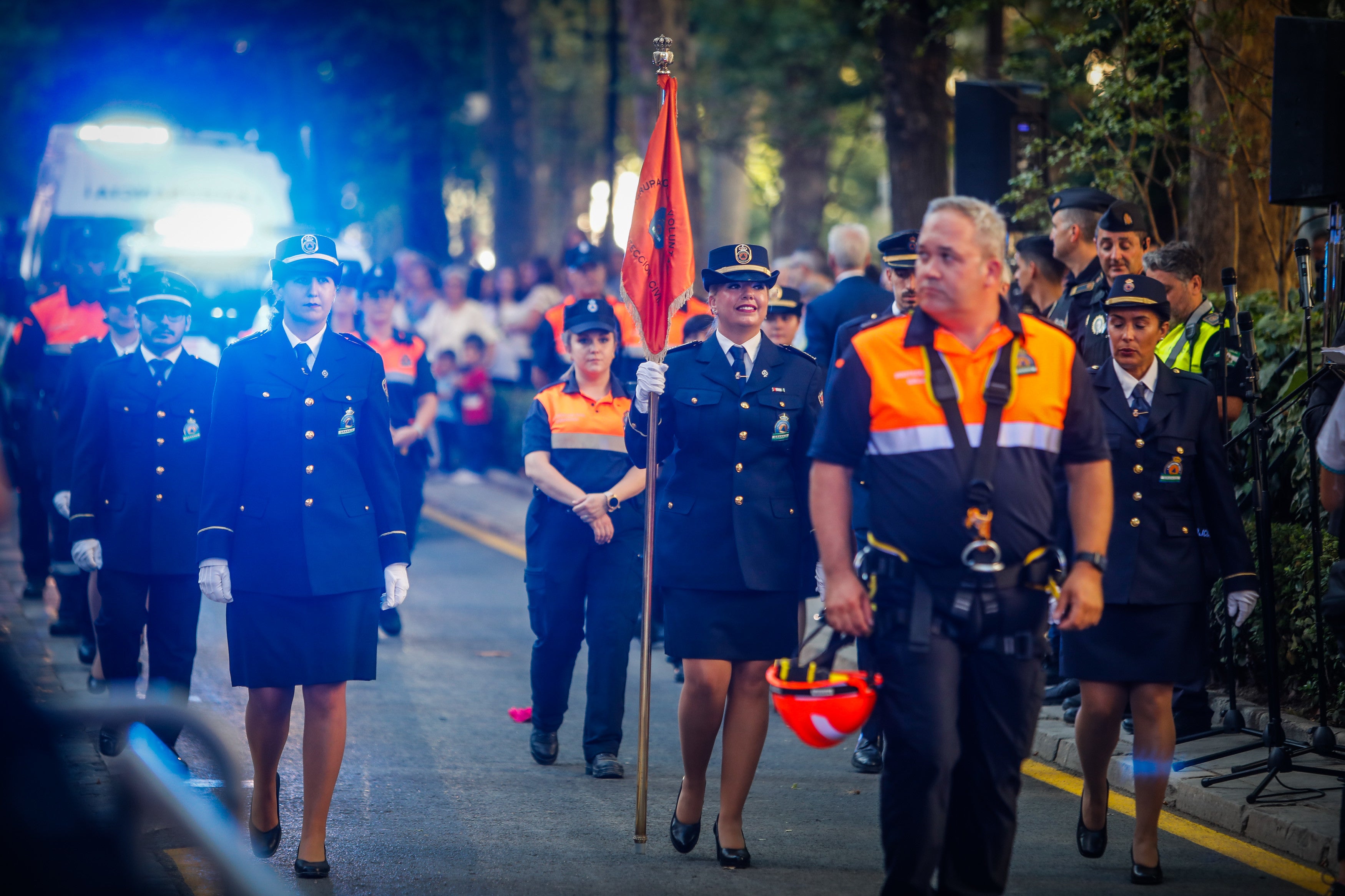 Ofrenda floral a la Virgen de las Angustias.