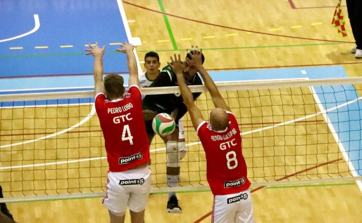 Acción del partido entre Unicaja y Benfica