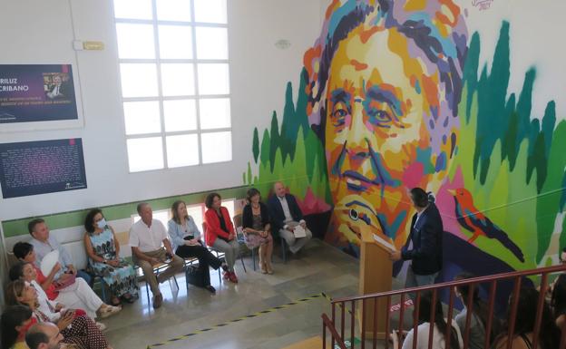 El espacio Mariluz Escribano, con el mural de Sendra que representa a la autora granadina.