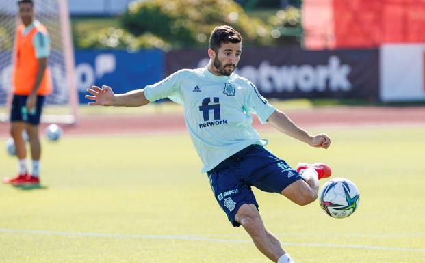 José Luis Gayà, entrenando en la Ciudad del Fútbol de Las Rozas. 