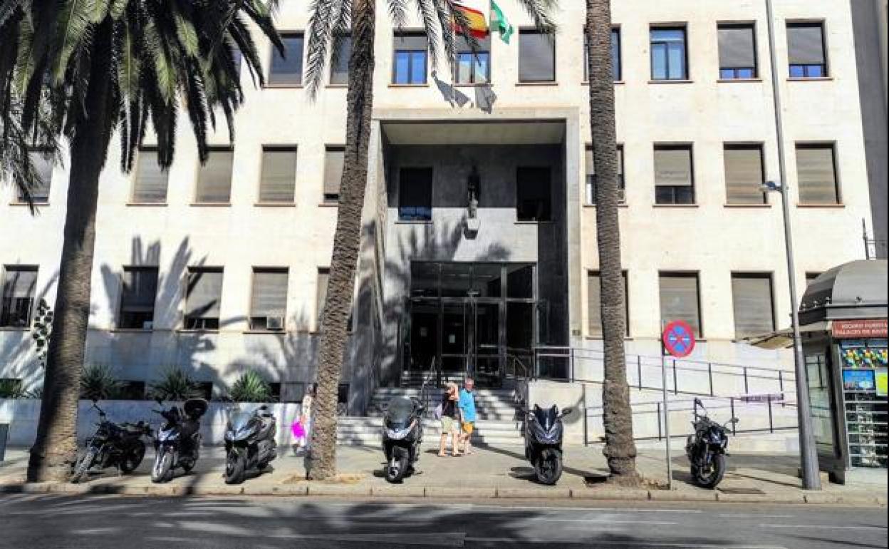 Vista exterior de la Audiencia Provincial de Almería.