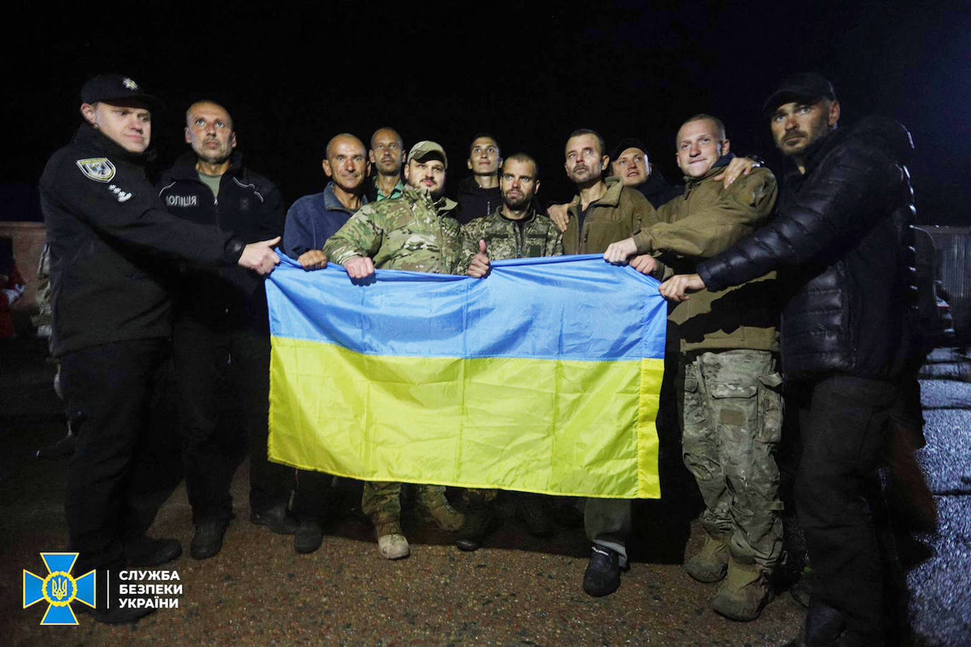 Fotos: Kiev intercambia 215 prisioneros ucranianos por el oligarca prorruso Viktor Medvedchuk