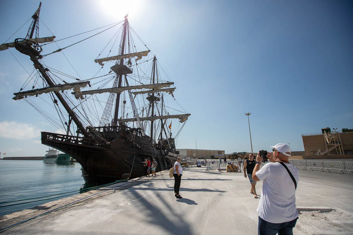 Fotos: El galeón Andalucía, atracado en Motril, desde dentro