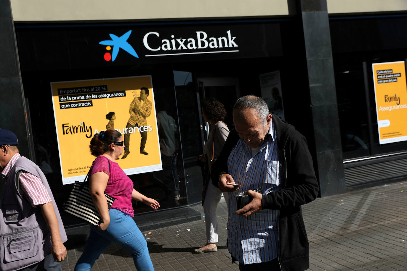 Caixabank alerta de estafas a los ahorradores. 