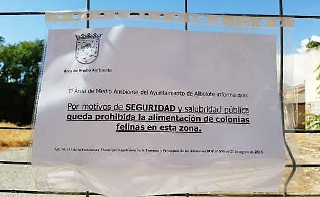 Cartel colocado por el Ayuntamiento de Albolote.