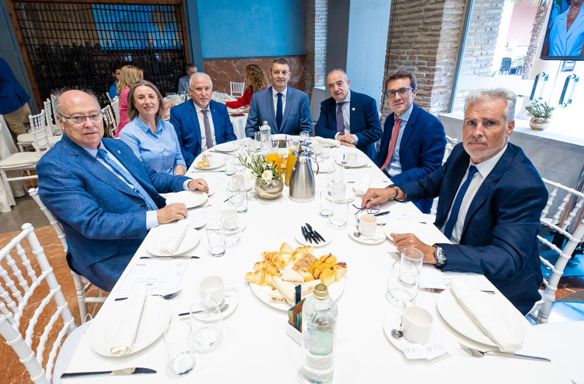 Desayun informativo con la consejera de Salud, Catalina García, en el Hotel Santa Paula