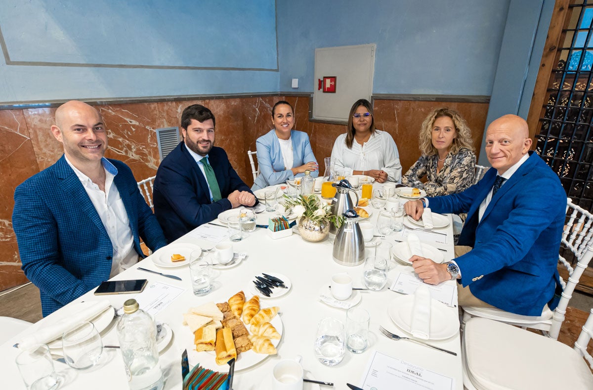 Desayun informativo con la consejera de Salud, Catalina García, en el Hotel Santa Paula