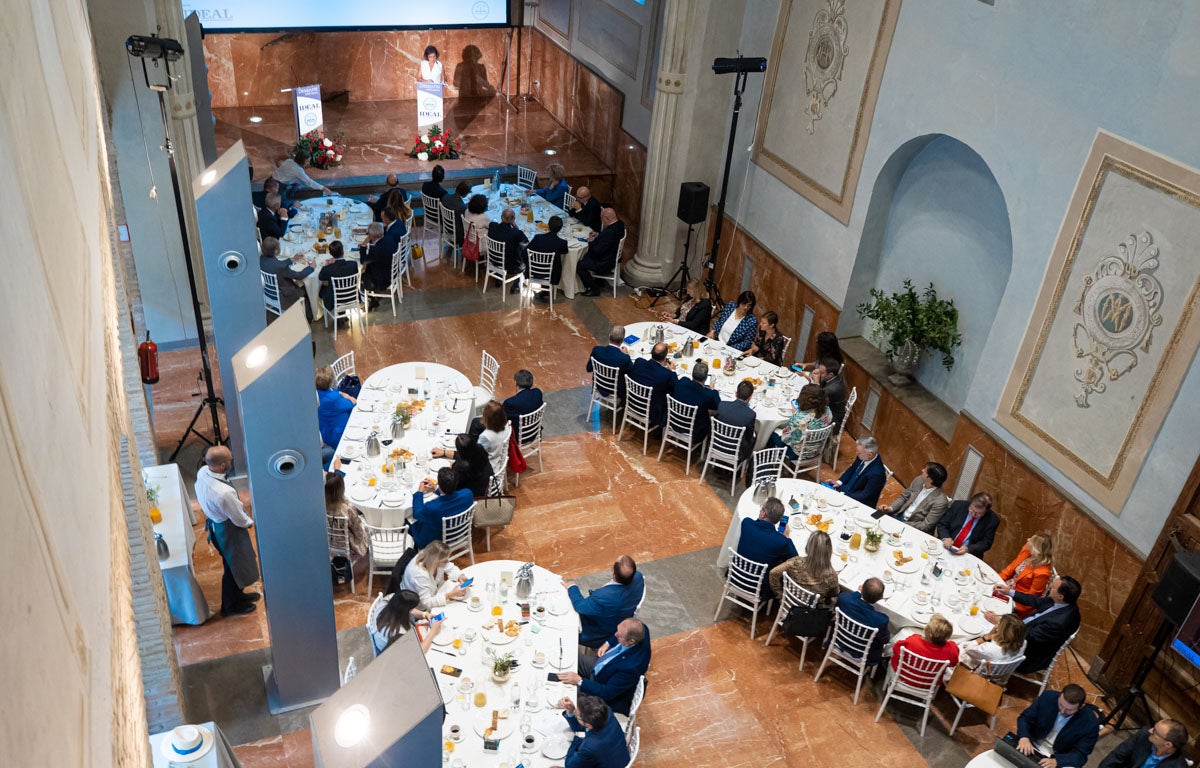 Desayun informativo con la consejera de Salud, Catalina García, en el Hotel Santa Paula