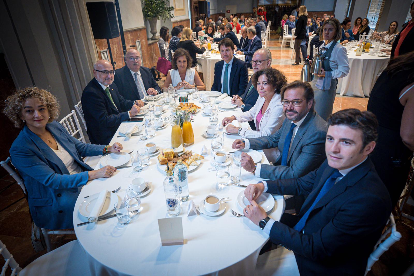 Desayun informativo con la consejera de Salud, Catalina García, en el Hotel Santa Paula