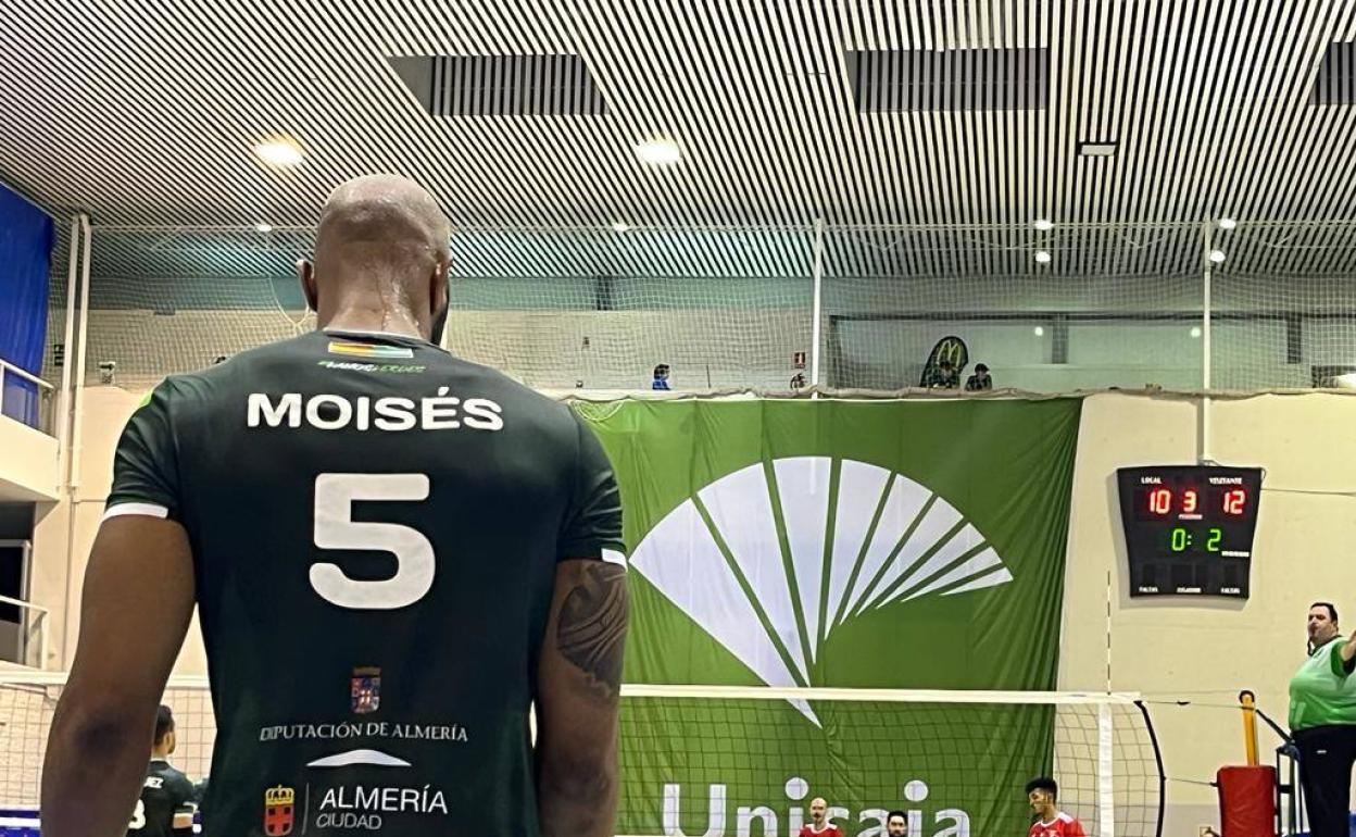El Moisés Ruiz se vista de solidaridad para el primer partido en casa de Unicaja Costa de Almería. 