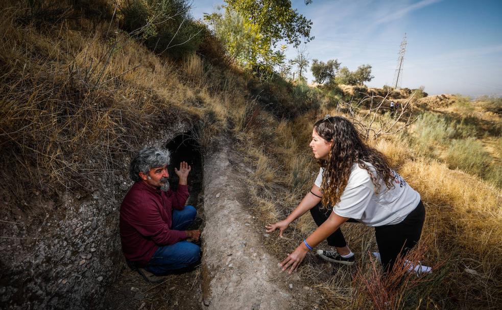 Ramal en galería de la Acequia de Aynadamar, por la que volverá a circular el agua dentro de dos meses. 