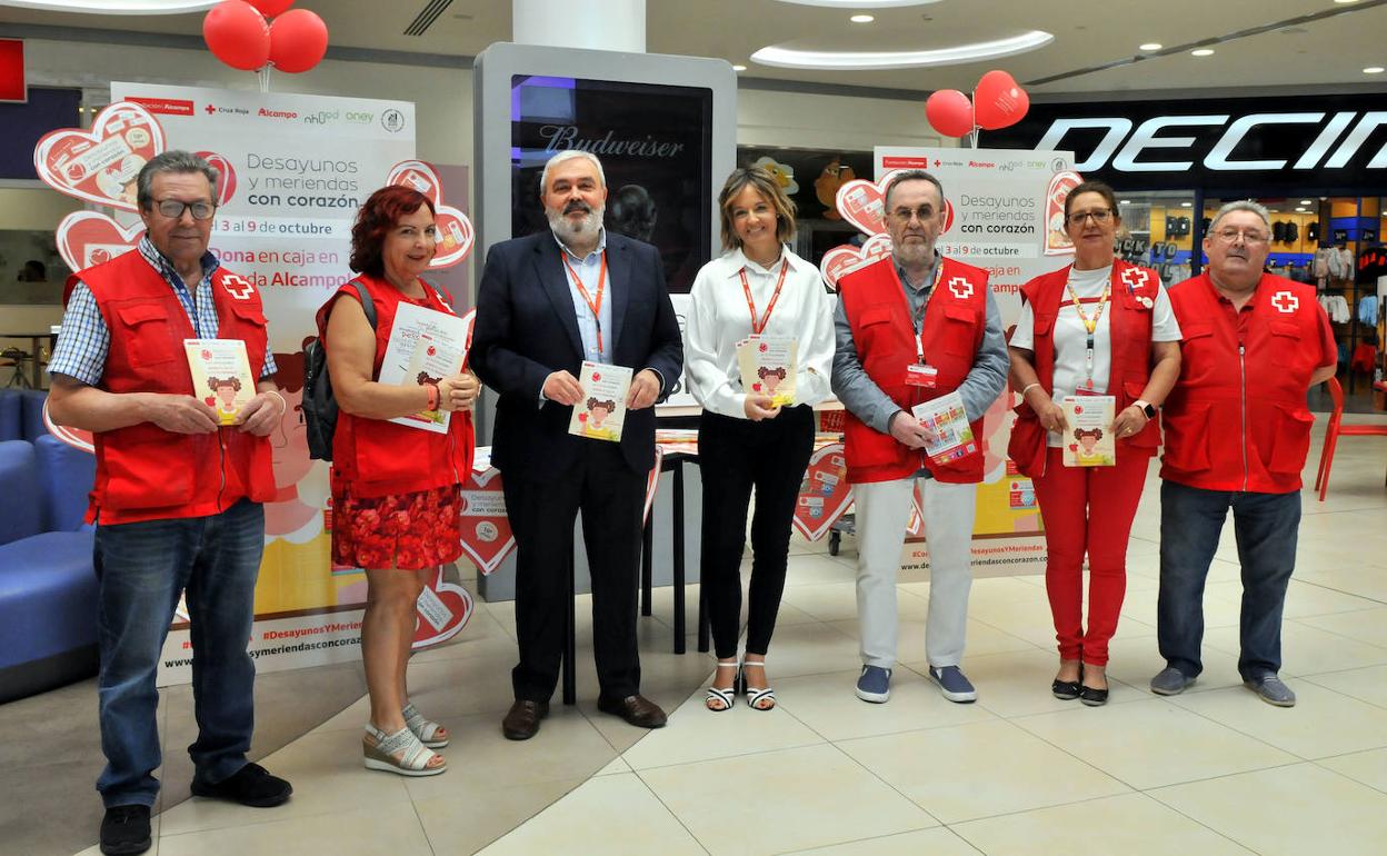 Presentación de la campaña solidaria de Cruz Roja 'Desayunos y Meriendas con Corazón' en Alcampo. 