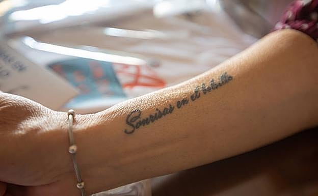 Tatuaje de Encarni con la frase de Alejandro.
