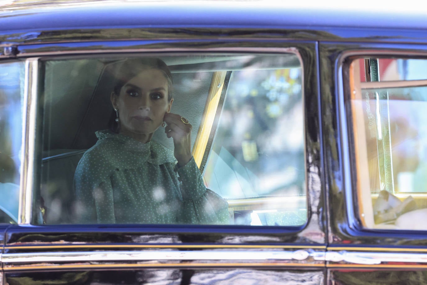 La Reina Letizia, a su llegada al desfile de la Fiesta Nacional. 