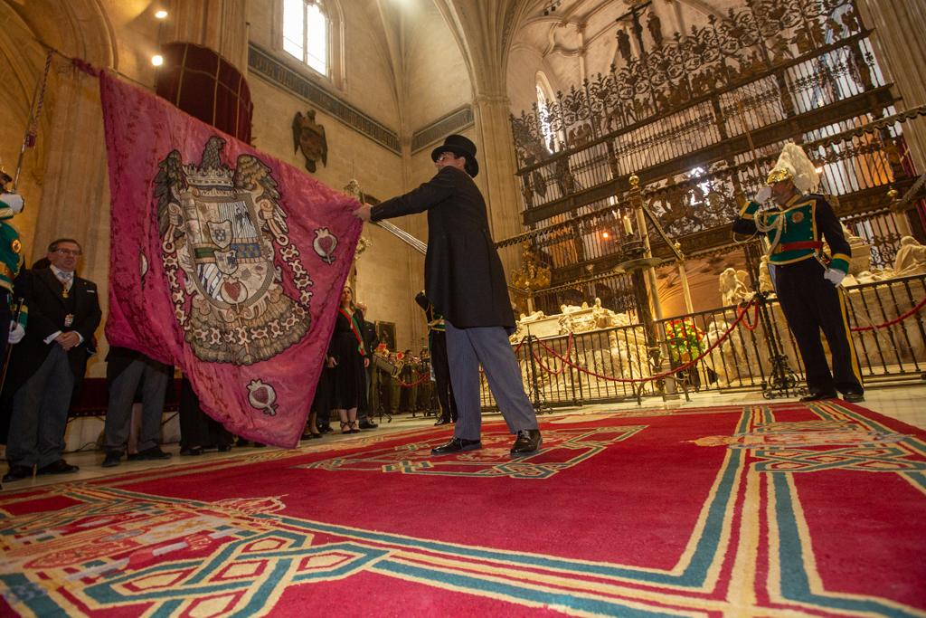 El alcalde Paco Cuenca ha sido el encargado de tremolar el pendón de Castilla por primera vez en 20 años