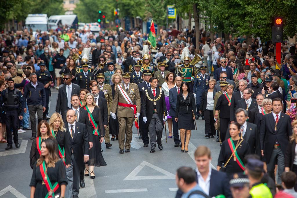El alcalde Paco Cuenca ha sido el encargado de tremolar el pendón de Castilla por primera vez en 20 años