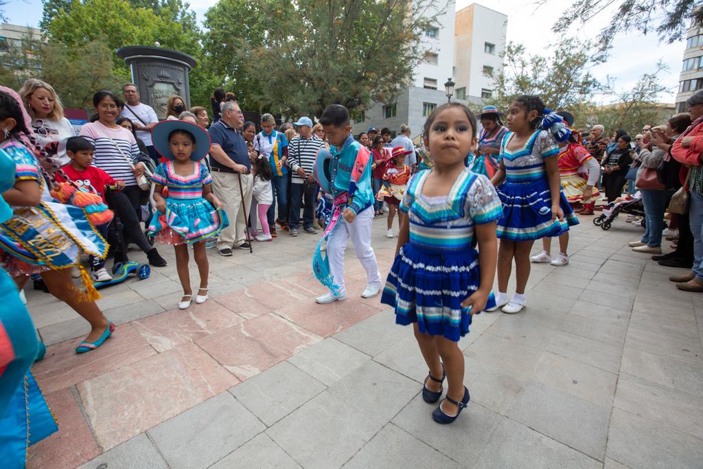 El alcalde Paco Cuenca ha sido el encargado de tremolar el pendón de Castilla por primera vez en 20 años