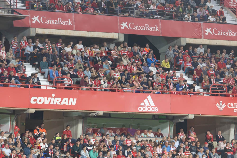 Fotos: Granada-Sporting: encuétrate en la grada de Los Cármenes