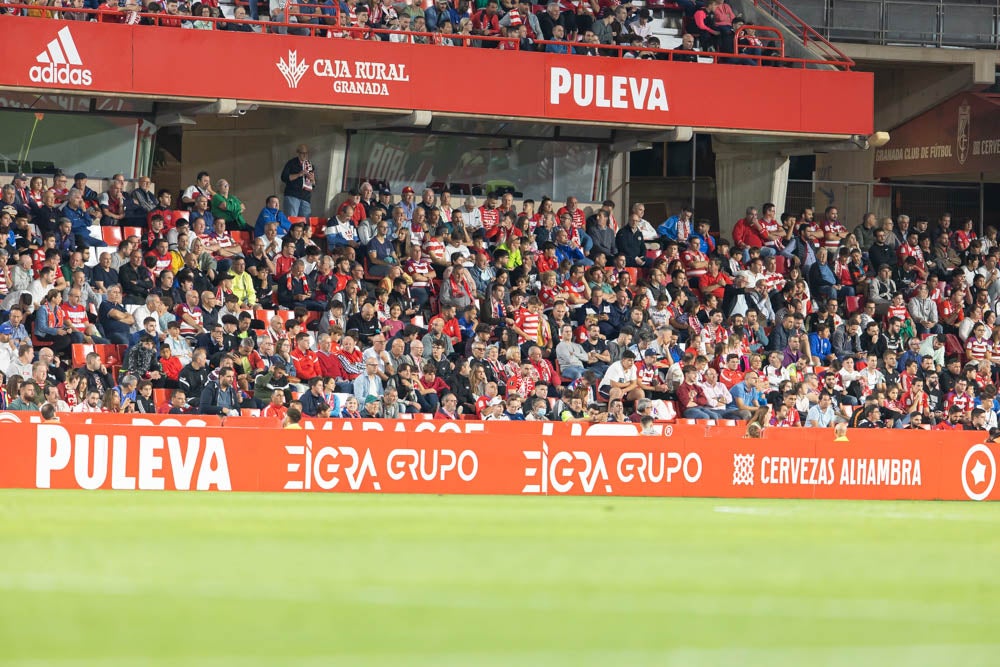 Fotos: Granada-Sporting: encuétrate en la grada de Los Cármenes