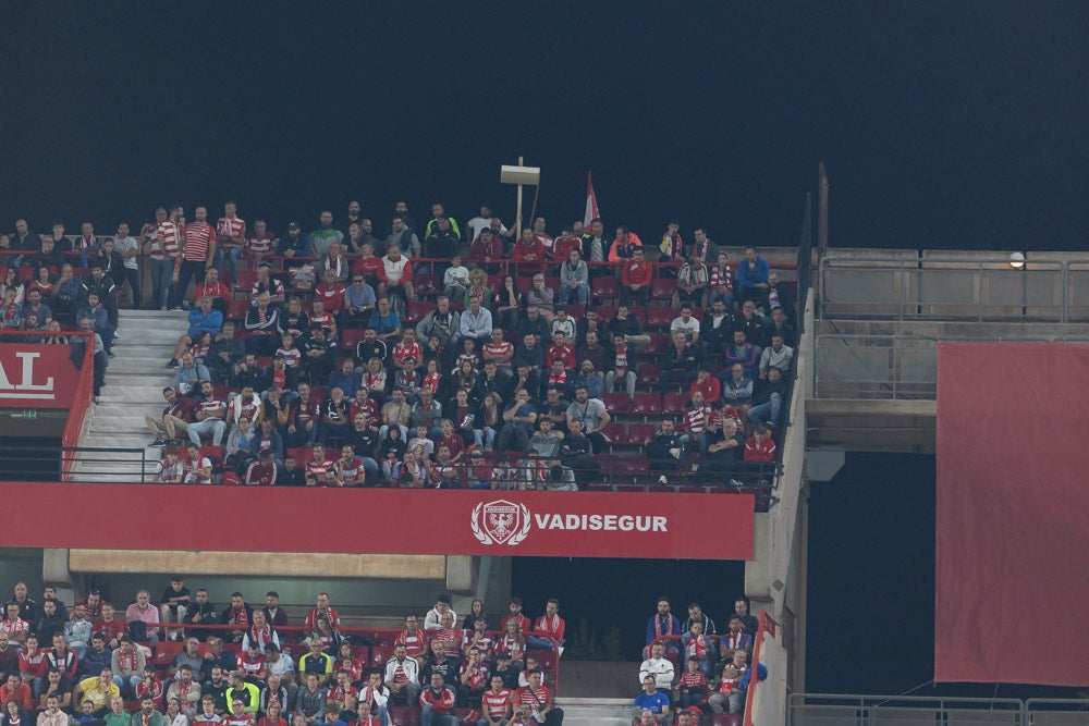 Fotos: Granada-Sporting: encuétrate en la grada de Los Cármenes