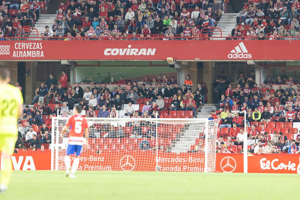 Fotos: Granada-Sporting: encuétrate en la grada de Los Cármenes