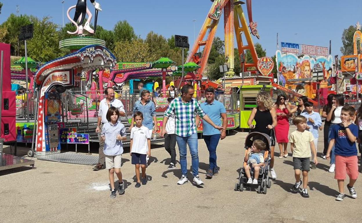 Familias en el recinto ferial en San Lucas'22. 