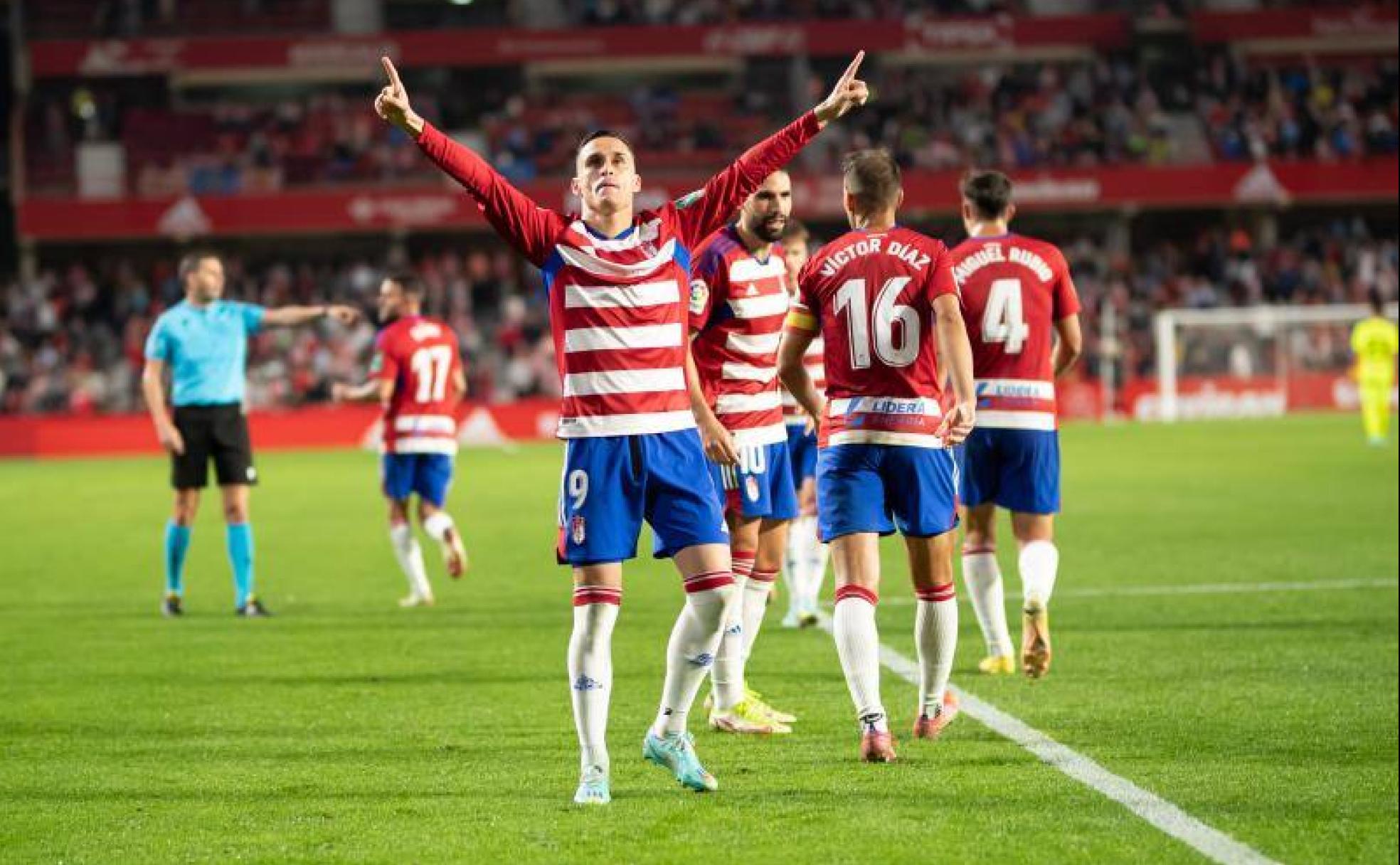 José Callejón celebra su gol al Sporting de Gijón ya en la segunda mitad del encuentro. 