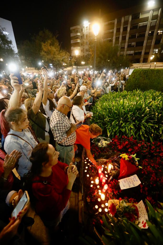Imagen secundaria 2 - Distintos momento del acto en la Fuente de las Batallas.