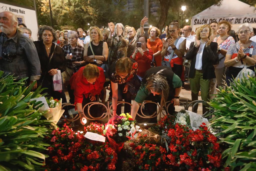 Imagen principal - Distintos momento del acto en la Fuente de las Batallas.