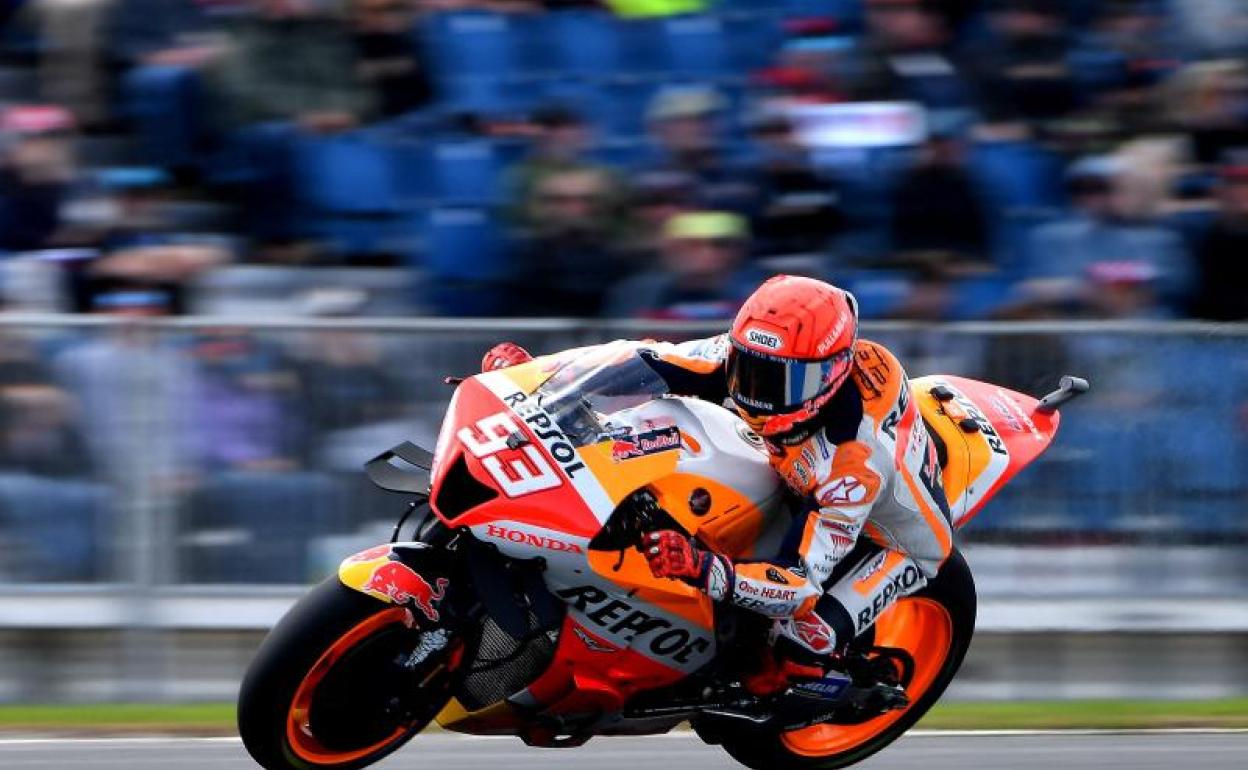 Marc Márquez pilota con seguridad y destreza en Phillip Island. 