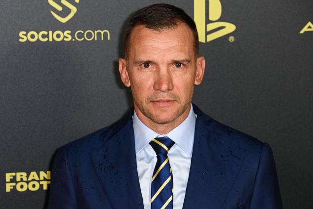 El entrenador y exfutbolista ucraniano Andriy Shevchenko, ganador del Balón de Oro en 2004, posa a su llegada al Teatro del Châtelet. 