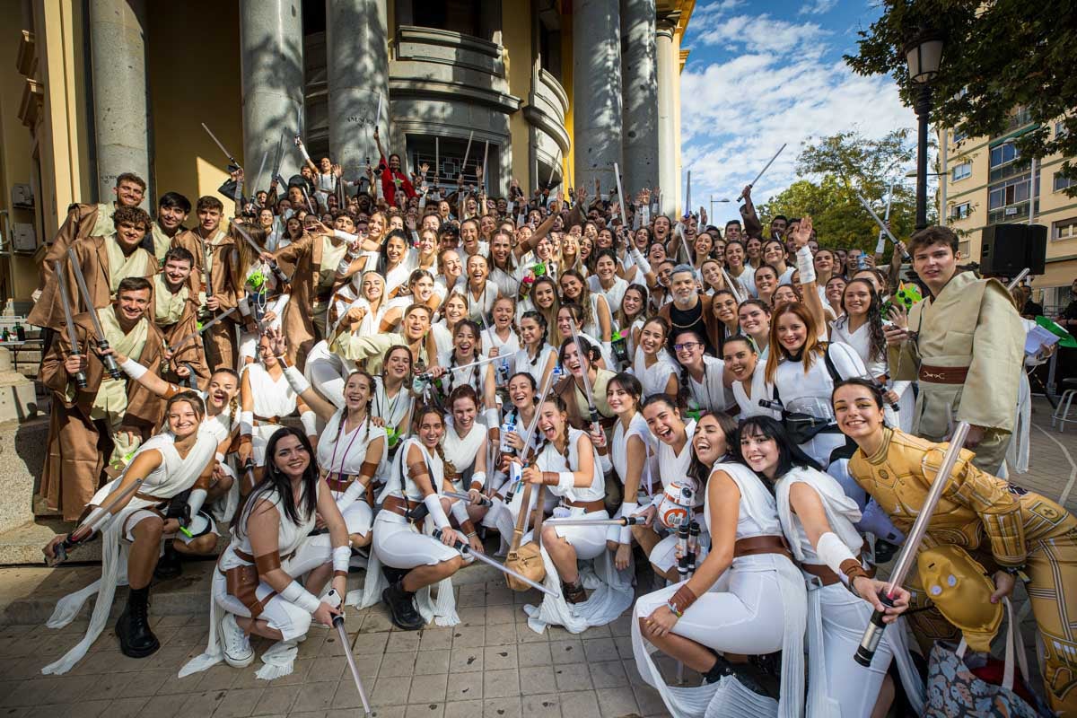 Alumnos de la Facultad de Medicina celebran la tradicional fiesta de octubre