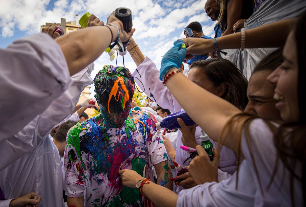 Alumnos de la Facultad de Medicina celebran la tradicional fiesta de octubre