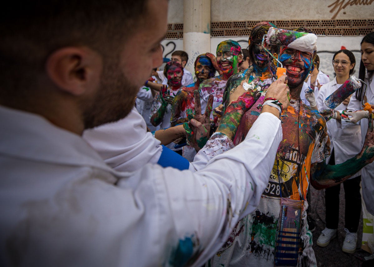 Alumnos de la Facultad de Medicina celebran la tradicional fiesta de octubre