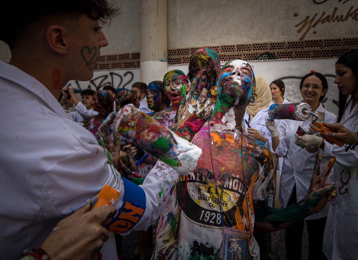 Alumnos de la Facultad de Medicina celebran la tradicional fiesta de octubre