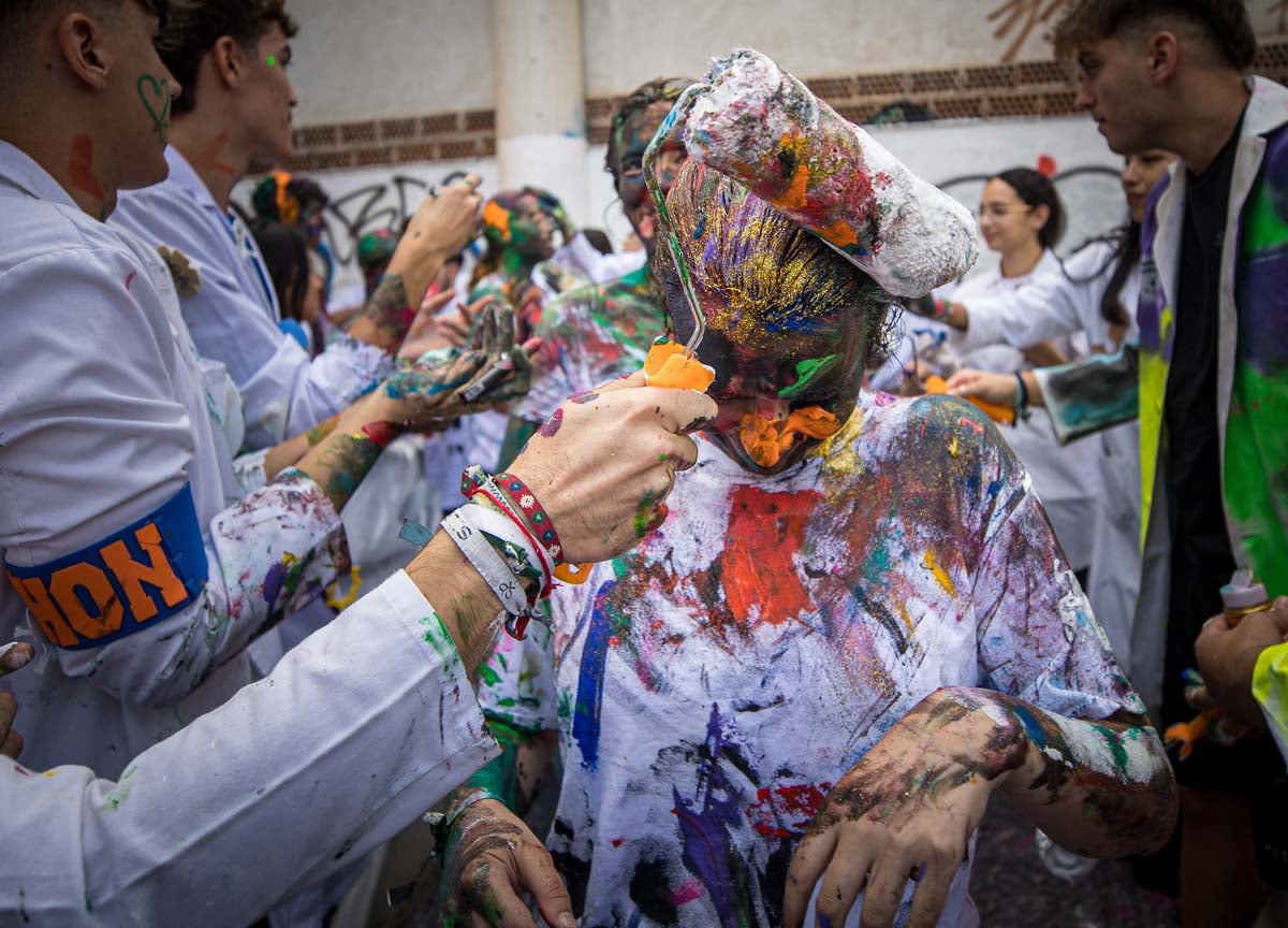 Alumnos de la Facultad de Medicina celebran la tradicional fiesta de octubre