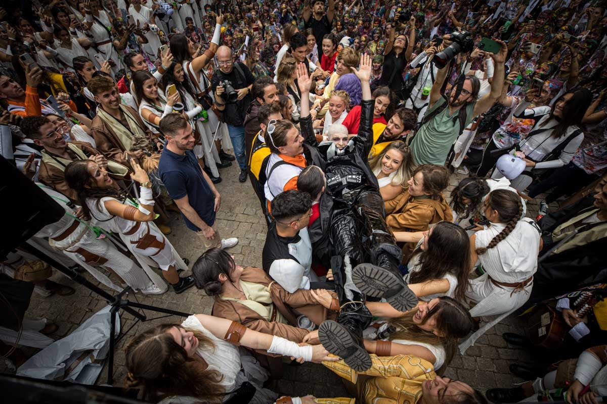 Alumnos de la Facultad de Medicina celebran la tradicional fiesta de octubre