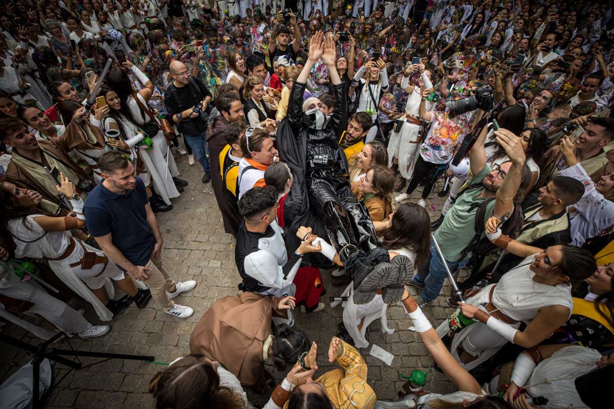 Alumnos de la Facultad de Medicina celebran la tradicional fiesta de octubre