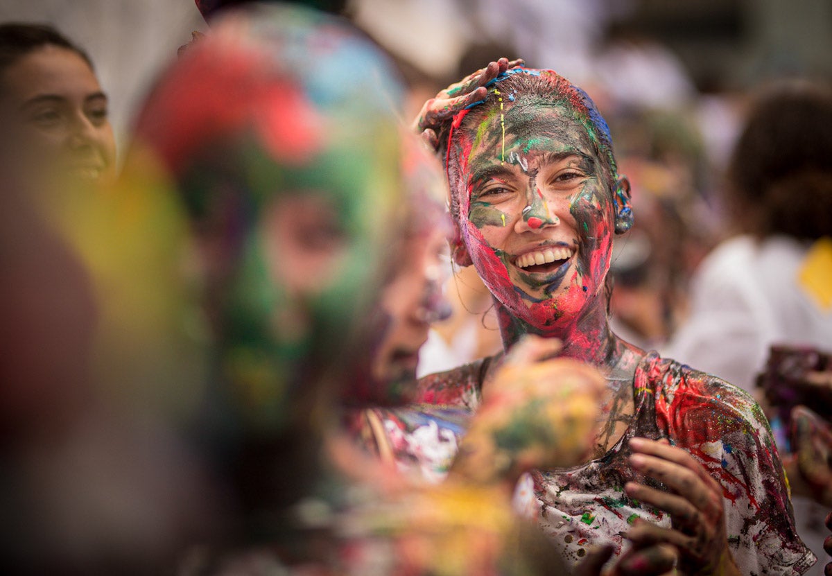 Alumnos de la Facultad de Medicina celebran la tradicional fiesta de octubre