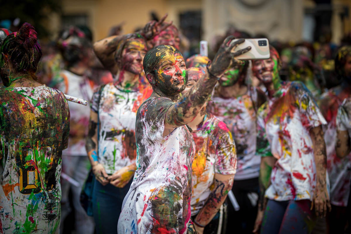 Alumnos de la Facultad de Medicina celebran la tradicional fiesta de octubre